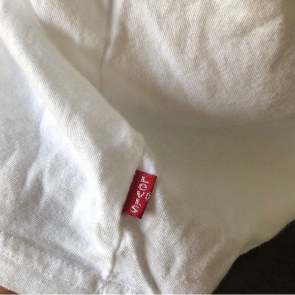 🌱Levis Classic White Tee - Picture 5 of 6